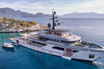 Rent San Lorenzo yacht bellum in Dubai